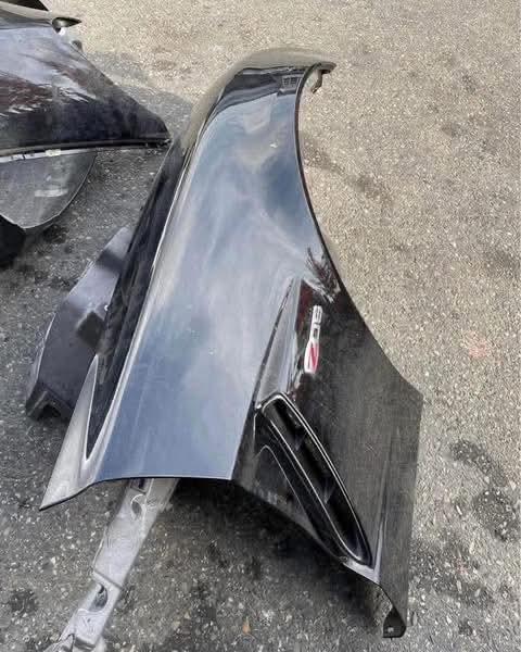 06-13 Chevy corvette z06 GS c6 oem front fenders blk