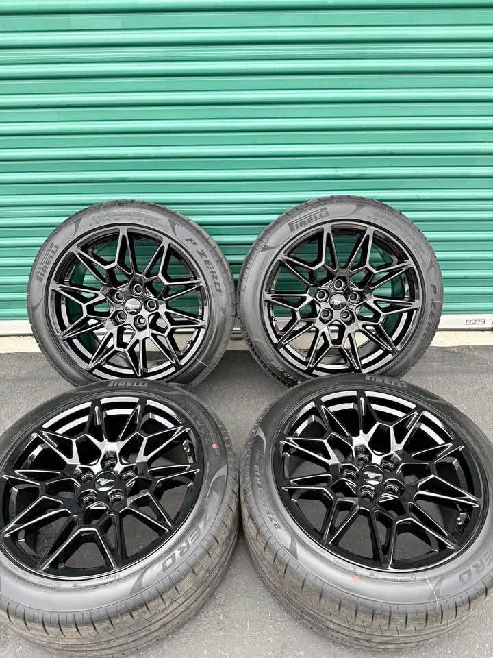NEW OEM 2025 2026 Ford Mustang GT Track Performance Wheels,