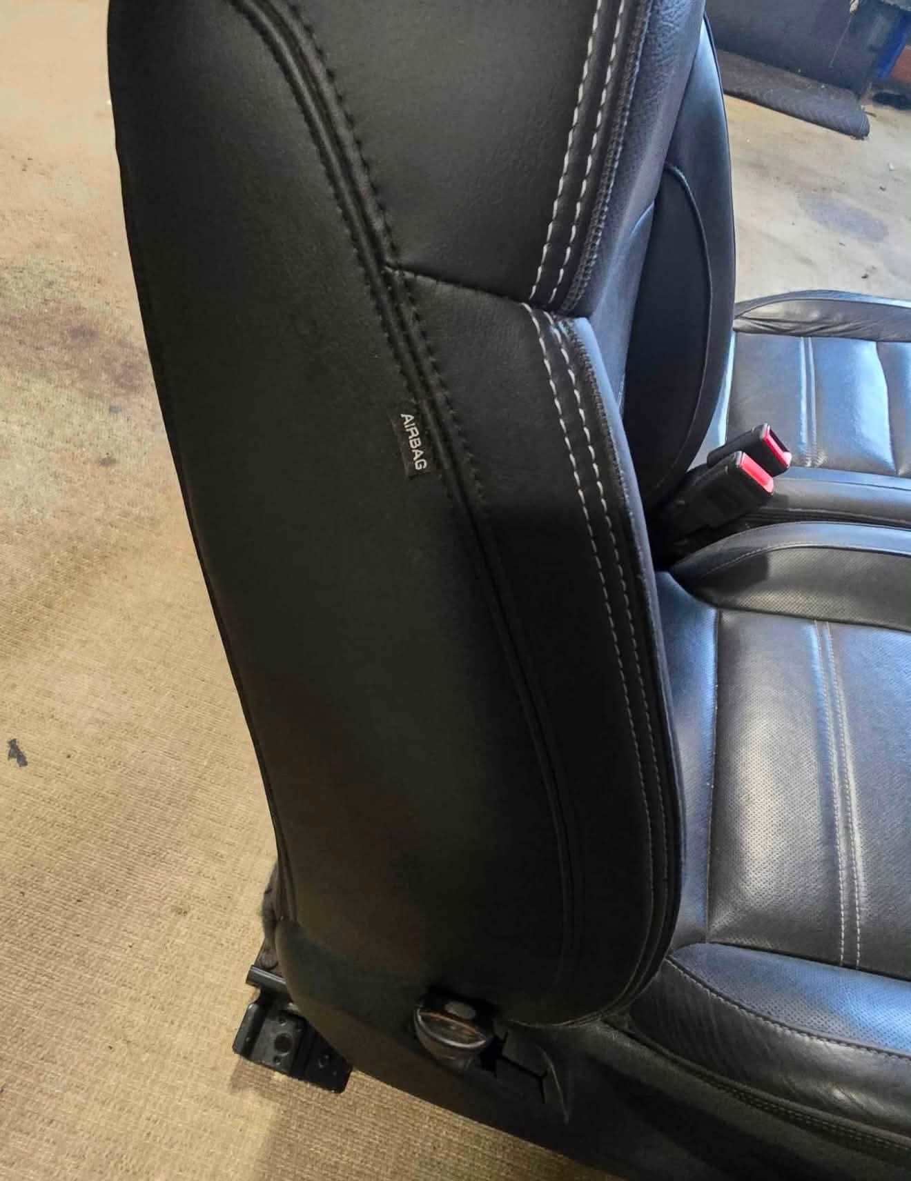 2014 Gmc Sierra 2500hd denali black leather front seats with heat & ac.