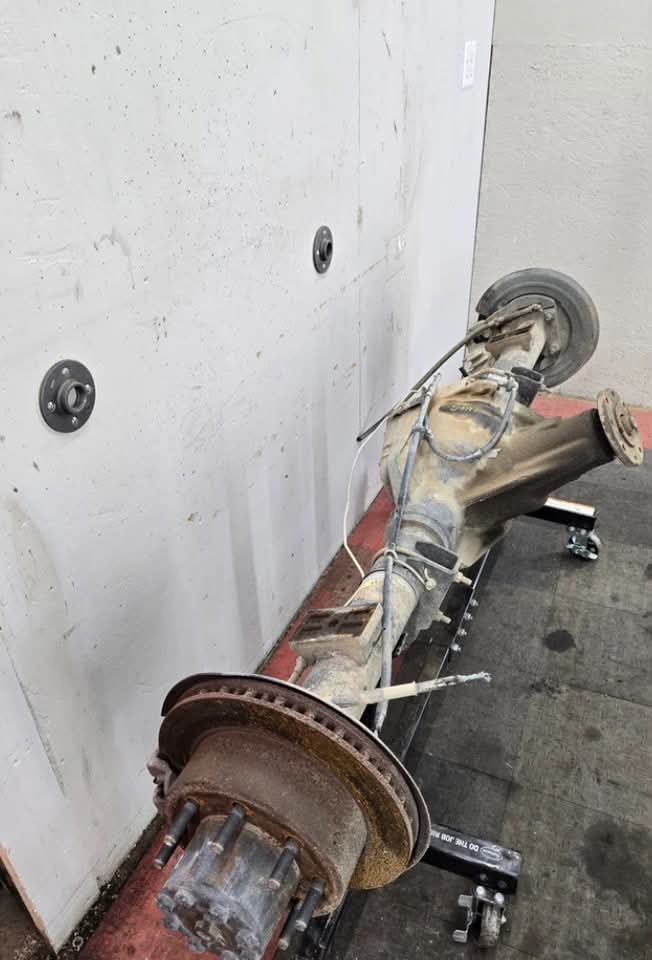2002-2004 Ford Super Duty F250 F350 SRW Rear Axle 