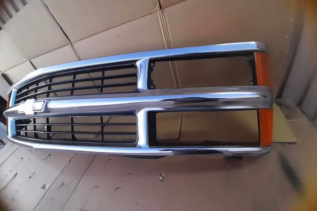 88/98 Chevy Silverado grill 