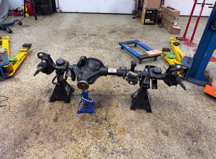 2018-2026 Jeep Wrangler JL / Gladiator JT heavy-duty Dana 44 (M210) front axle assembly!
