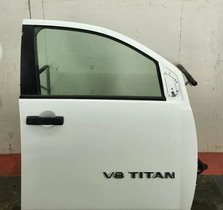 2004-2007 Nissan Titan Crew Cab Passenger Side Front Door RH