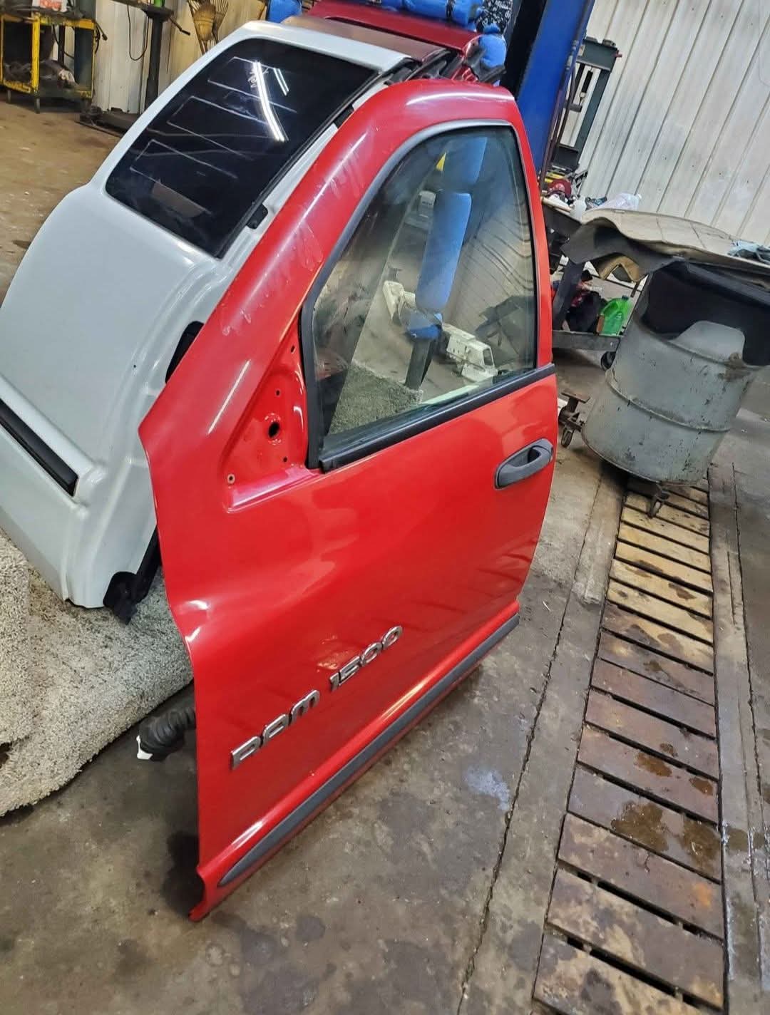 03-08 Dodge Ram 1500 2500 3500 Front drivr L/R door red